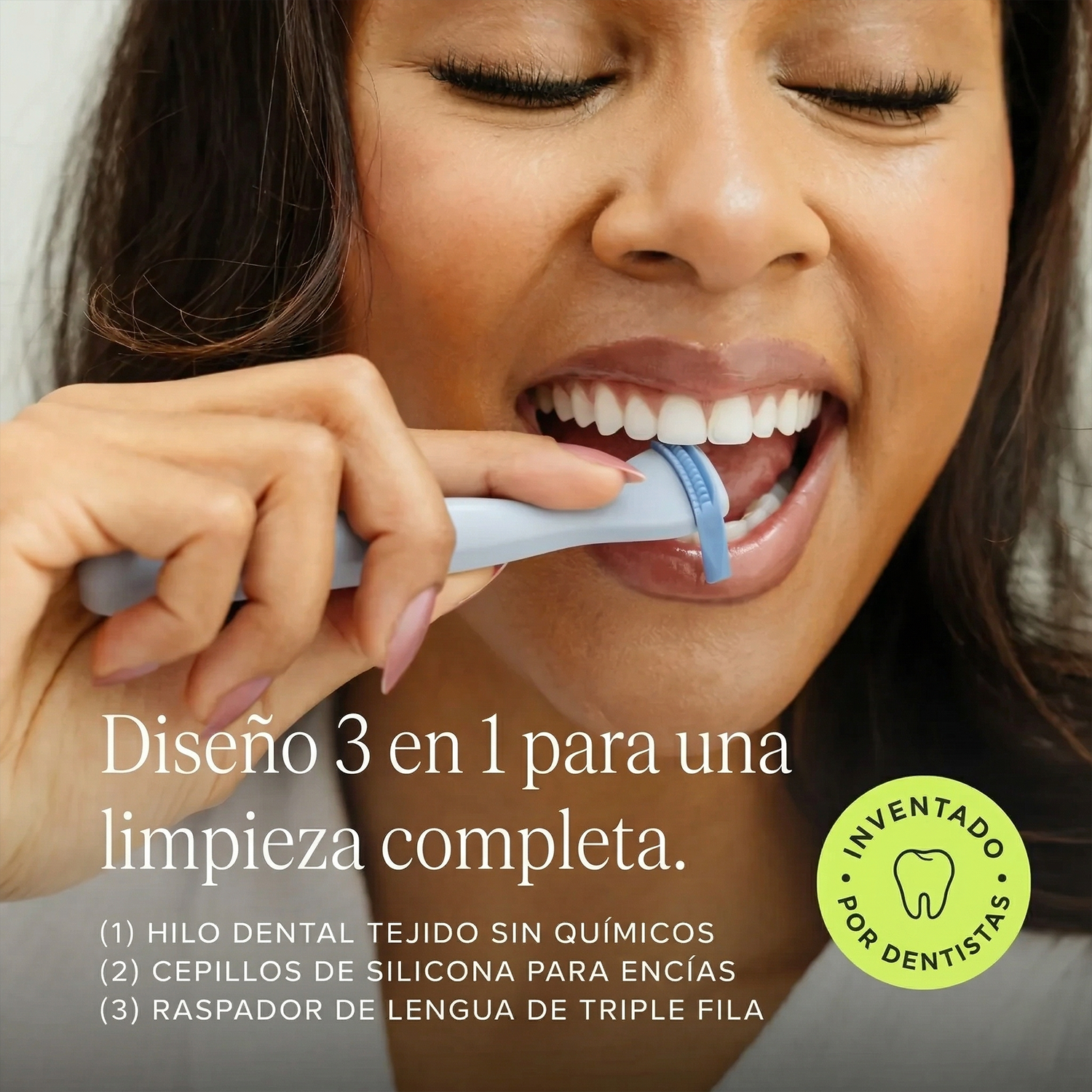 Mujer usando hilo dental electrico Slate diseno 3 en 1 hilo silicona y raspador de lengua